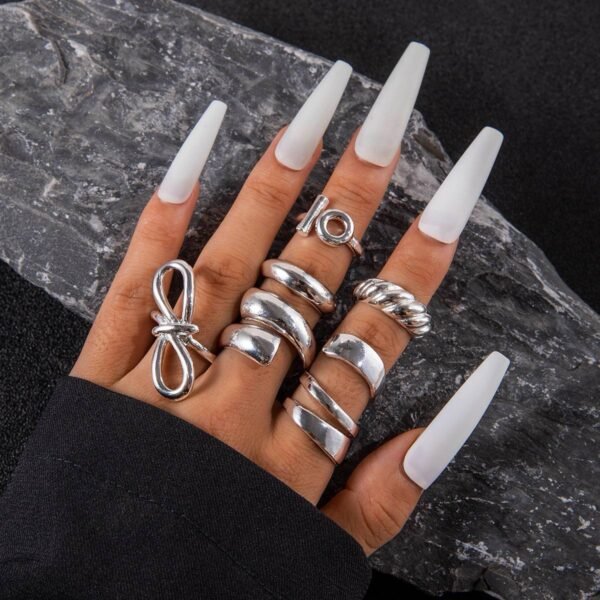 Knuckle ring 09